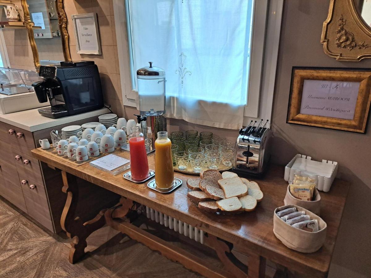 051 Room & Breakfast Bologna Bagian luar foto