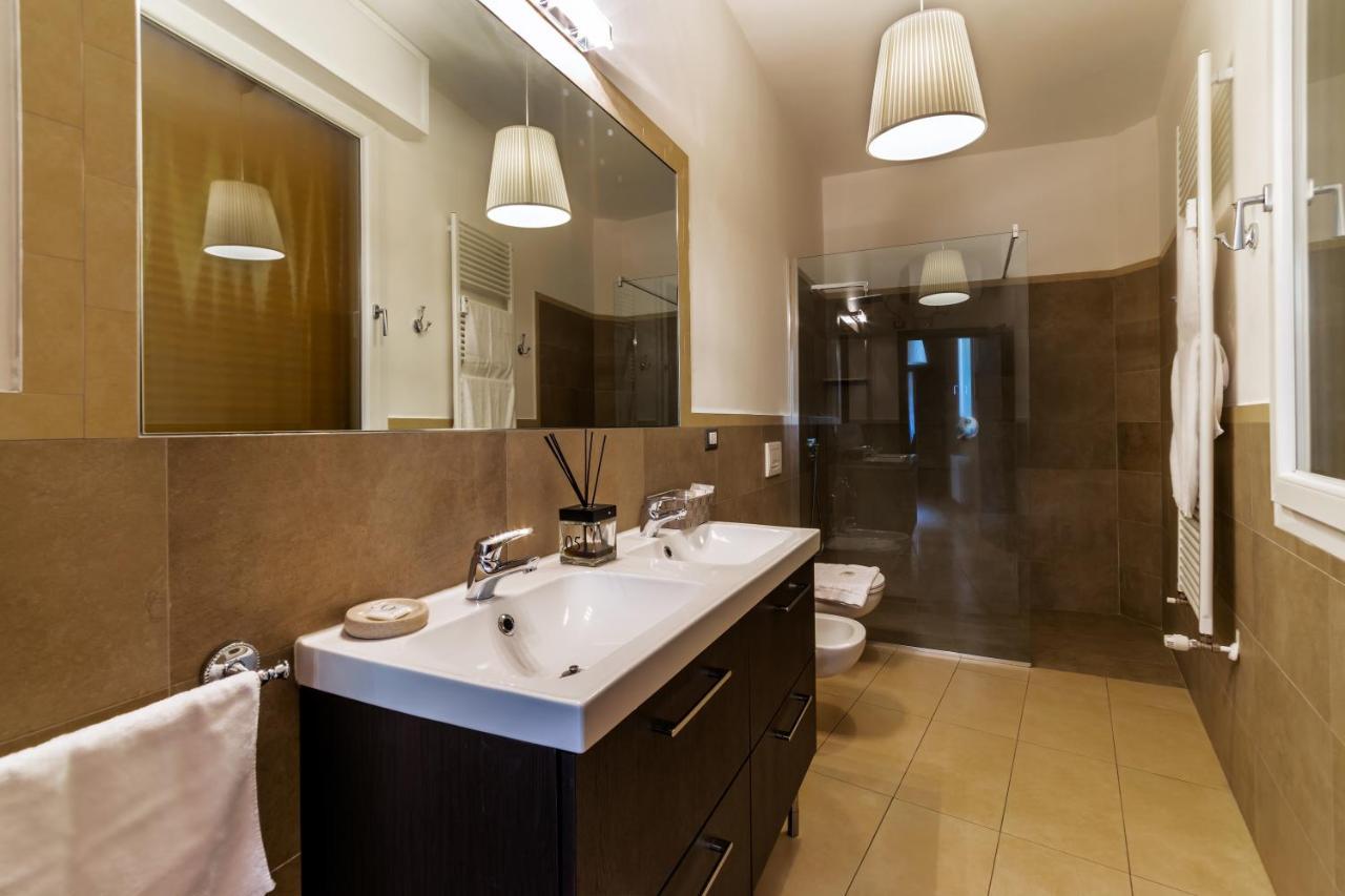 051 Room & Breakfast Bologna Bagian luar foto
