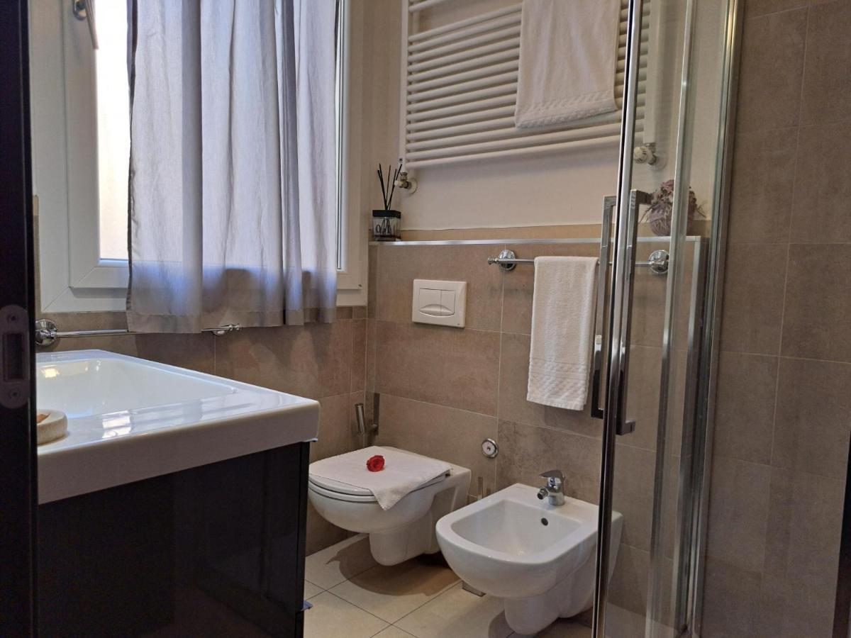 051 Room & Breakfast Bologna Bagian luar foto