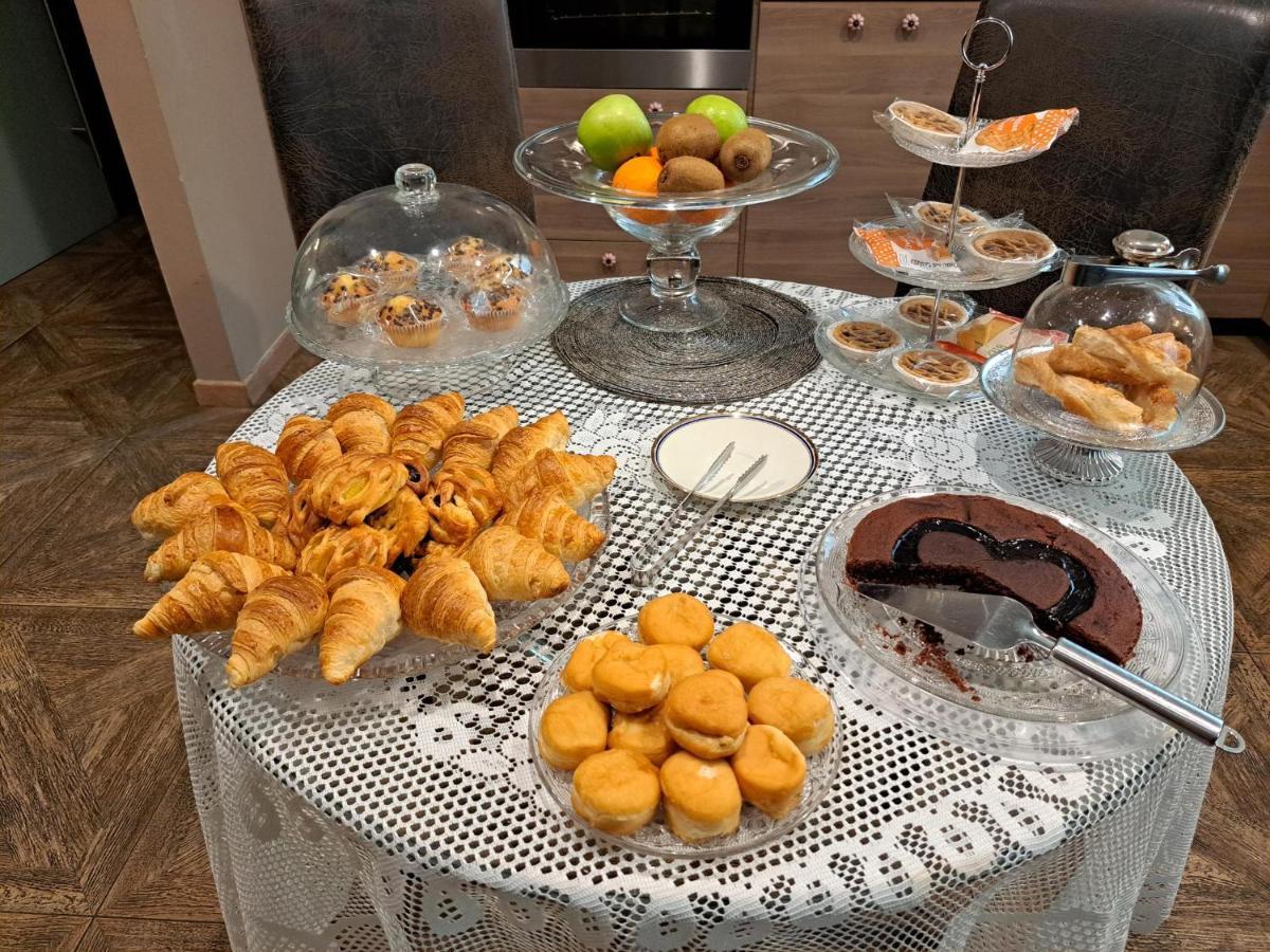 051 Room & Breakfast Bologna Bagian luar foto