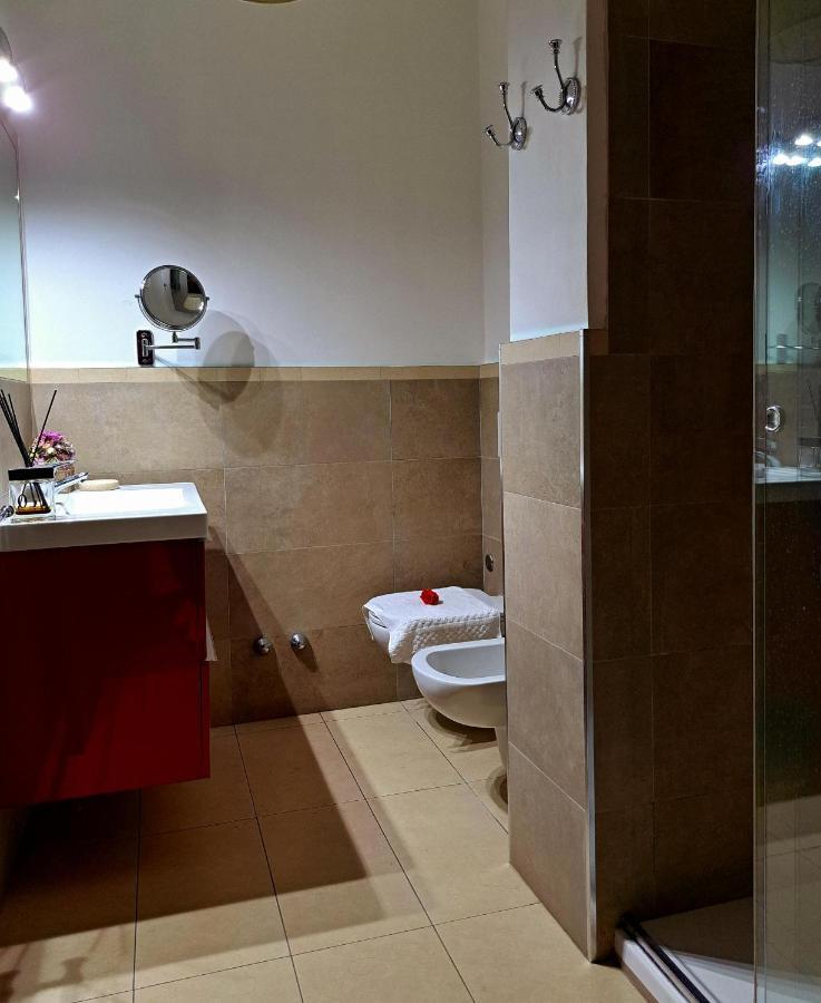 051 Room & Breakfast Bologna Bagian luar foto