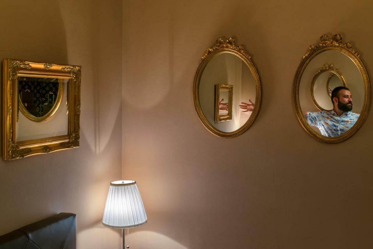 051 Room & Breakfast Bologna Bagian luar foto